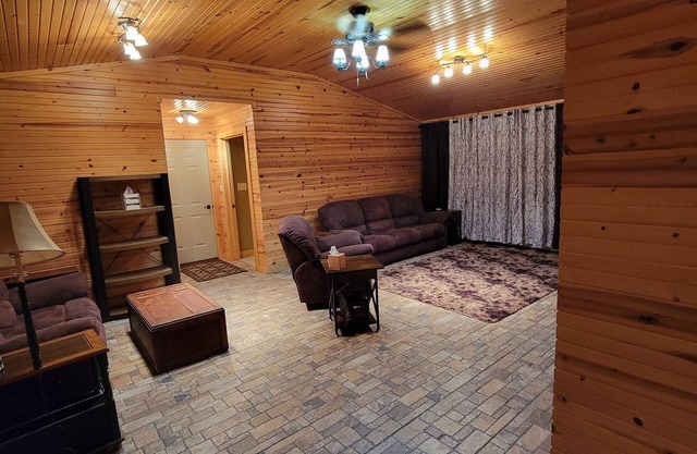 Cozy Country Home Near Lakes And Amusement Park