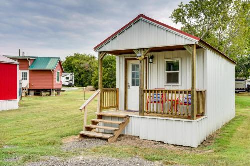 Cozy Country Living Cabin in SlidellandDecatur!