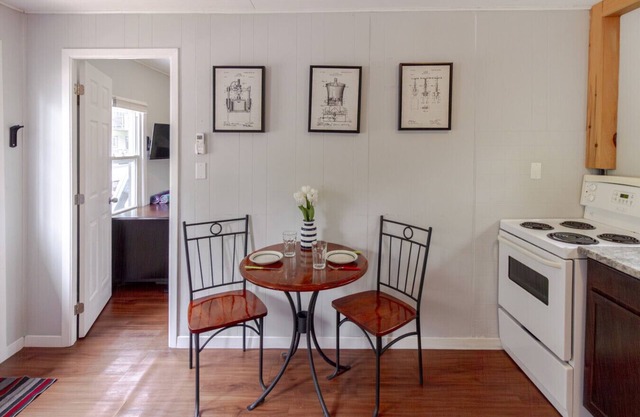 Cozy Couple's Getaway in PEC