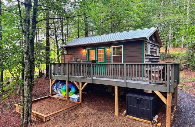 Cozy Couples Cabin, 10 min from West Jefferson