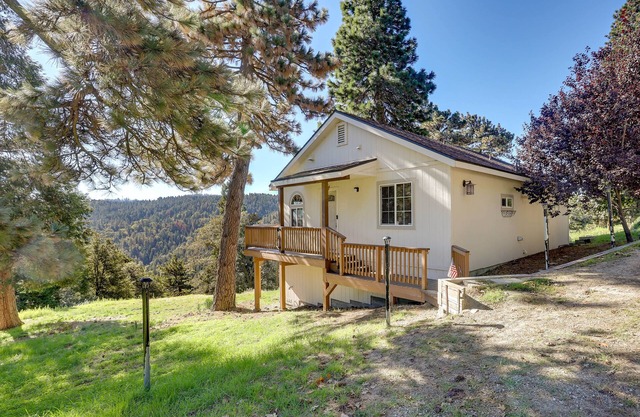 Cozy Crestline Vacation Rental w/ Deck & Grill!