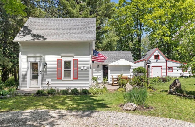Cozy Cross Village Cottage with Modern Conveniences!