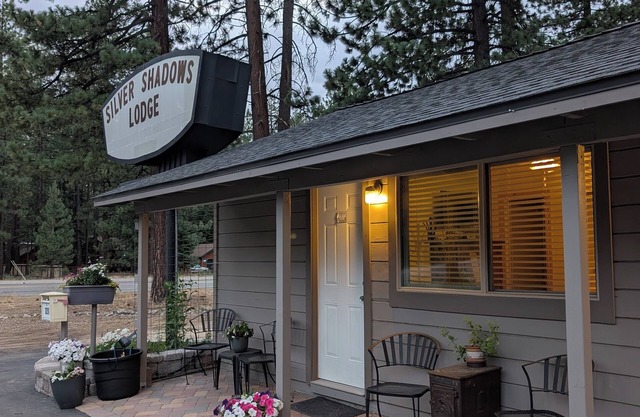 Cozy cute clean rustic charm studio with wifi in South Lake Tahoe