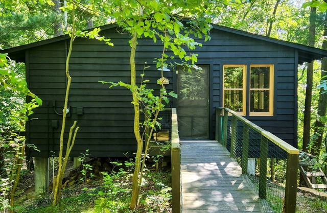 Cozy, cute, clean cottage near Lake Michigan