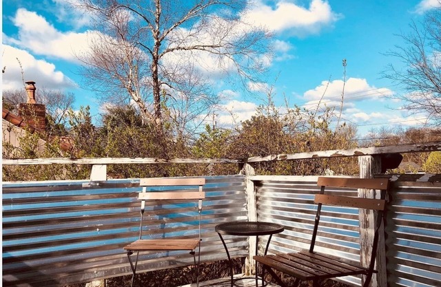 Cozy-Cute-Very Safe one bedroom ￼Treetop apt in East Nashville