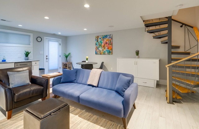 Cozy DC Apartment ~ 1 Mi to National Mall