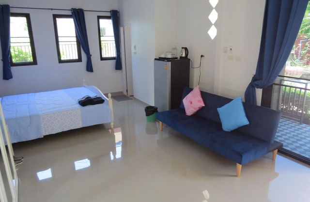 Cozy Deluxe Rooms between Buriram and Surin! Lovely scenery and drinks! Isaan!