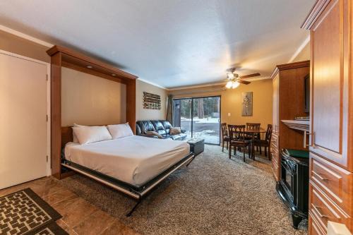 Cozy Deluxe Studio #131 at Donner Lake Village condo
