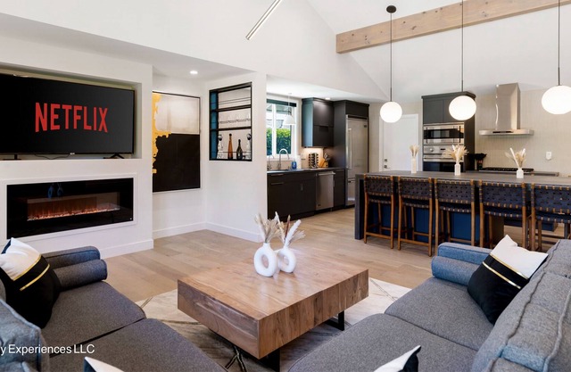 Cozy Designer Villa in Heart of OC