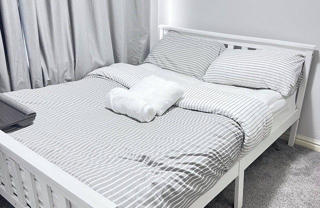 Cozy Double Room near Haigh Woodland Park & Wigan Town Centre