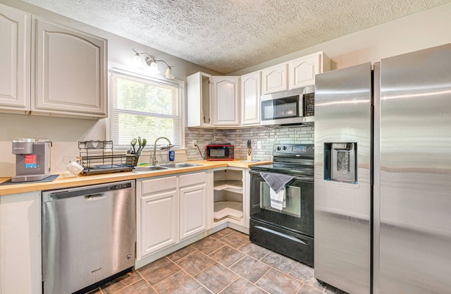 Cozy Douglasville Home: Close to Parks & Shopping