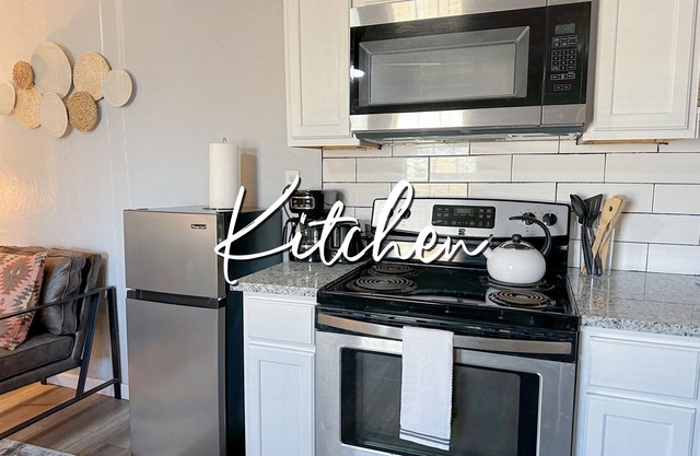 Cozy Downtown Escape With Full Kitchen 32A