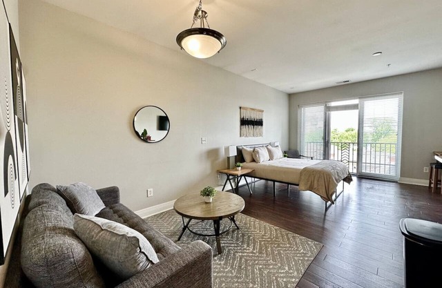 Cozy Downtown Loft with Balcony