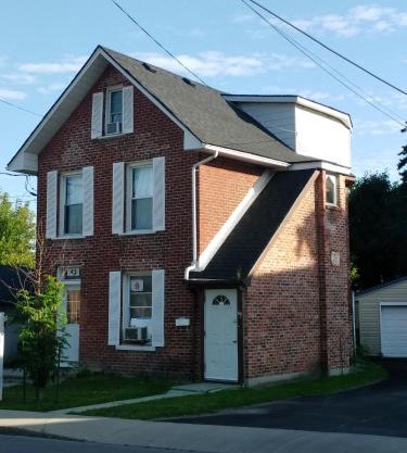 Cozy downtown one bedroom free parking