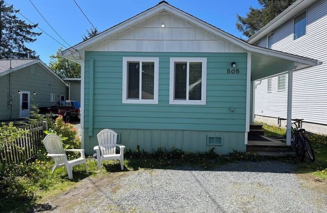 Cozy Downtown Sitka Home, Car Rental Option