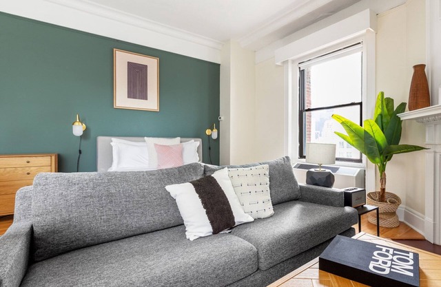 Cozy Downtown Studio w/ W/D, Doorman, nr. Boston Common. by Blueground