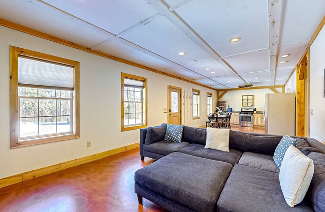 Cozy duplex near forests and lakes with gas grill, open layout, smart TV, & W/D