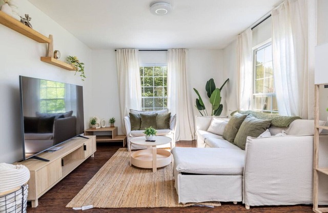 Cozy Duplex w/ King Bed + 2 Full