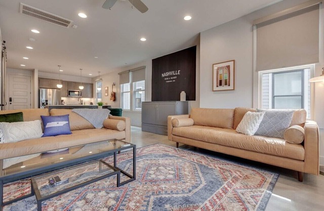 Cozy East Nashville Retreats for 20