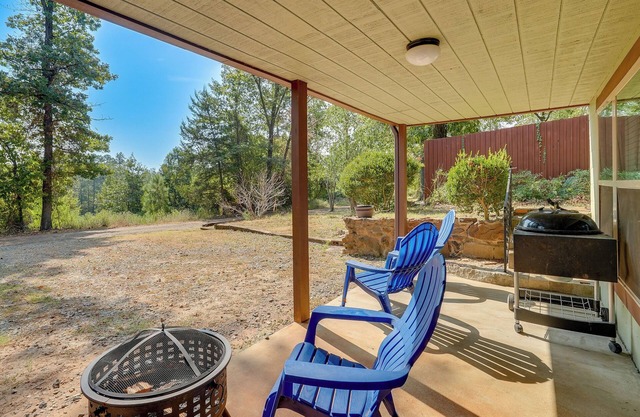 Cozy East Texas Retreat Near Lake O’ the Pines!