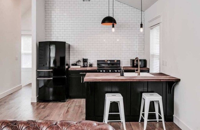 Cozy Eastside Loft - Walkable to Restaurants!