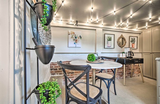 Cozy El Paso Studio w/ Patio ~ 5 Mi to Utep!