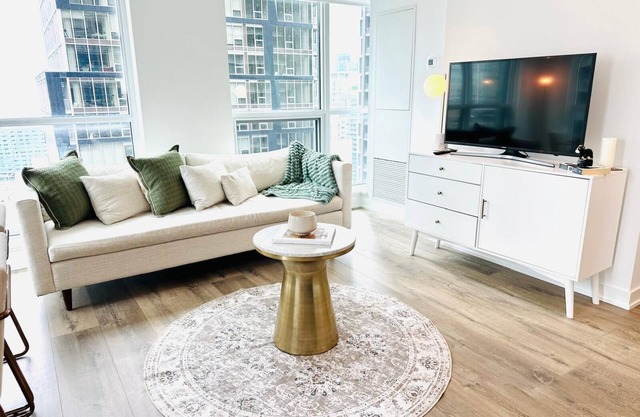 Cozy & Elegant Downtown Condo