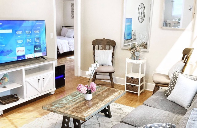Cozy Elegant Home - USC, Fort J