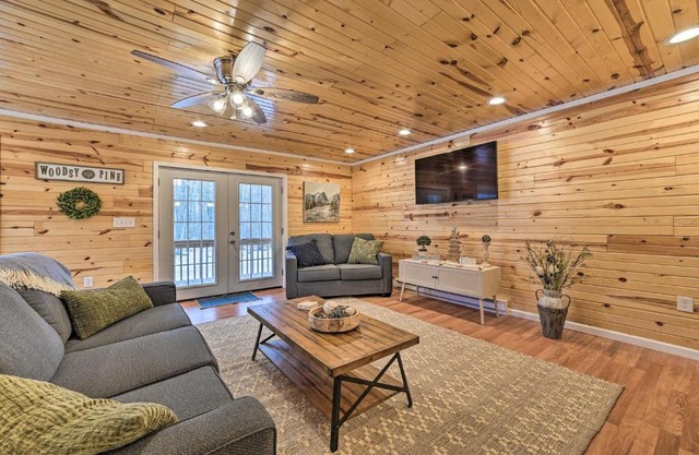 Cozy Elmira Cabin about 23 Mi to Boyne Mountain Resort