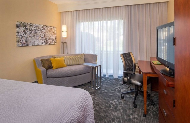 Cozy Escape Near Charlotte Motor Speedway| Pool, Gym, Pet-Friendly