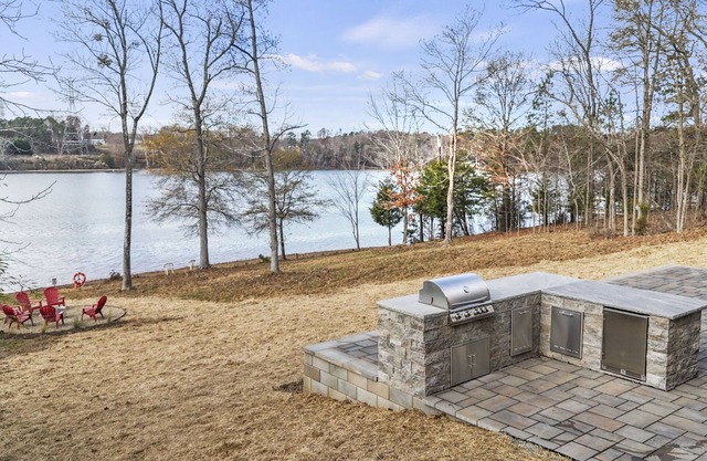 Hot tub+Sleeps 14+Firepit+Lake Wylie | 20m to CLT