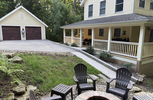 Walk 2 Downtown ~ Dog Friendly ~ Fireplace ~ EV Charger en el lugar!