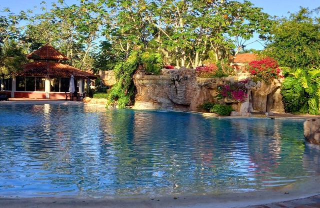 Cozy & family 3BR 2B, sleep7, near beach, 2big pool, jacuzzy, golf, restasurant