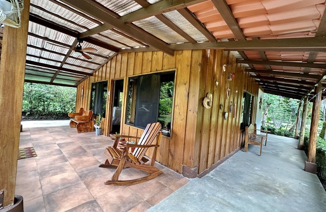 Cozy Family Cabin River/ Nature Sound. Pet Friendly! Bungalows Tulipanes CR