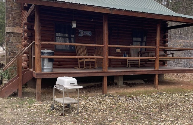 Cozy 2-bedroom cabin in River-town Saint Joe
