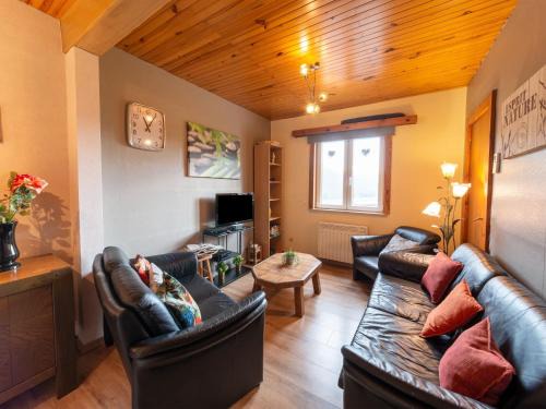 Cozy Family Cottage in Érezée, cleaning included