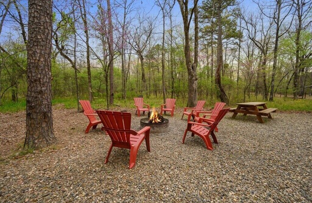 Cozy, Family Friendly Cabin w/Hot Tub, Swingset, Firepit, Arcade and CREEK