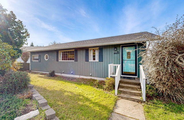 Cozy family-friendly home with game room, valley views, private hot tub, grill