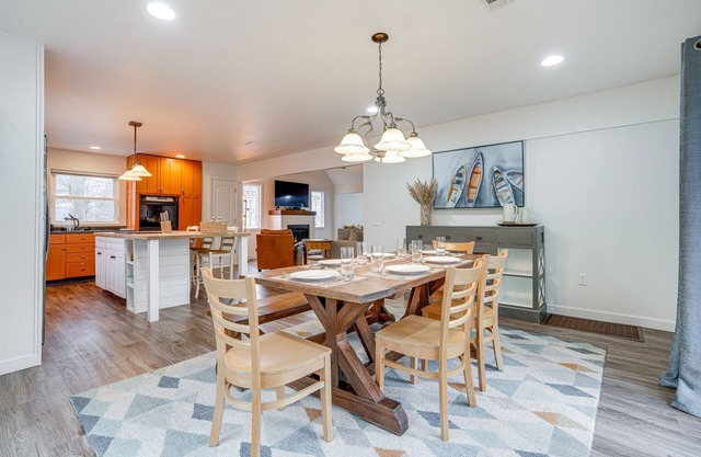 Cozy Family Getaway Steps from Little Paw Paw Lake