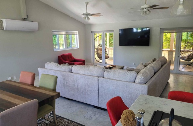 Cozy family home 10 minutes walk to the beach. Keyless entry. Security cameras.
