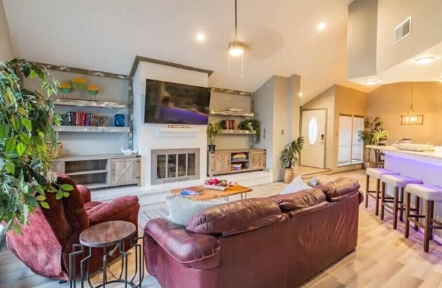 Cozy Family Home! Newly upgraded! 10min to Galleria