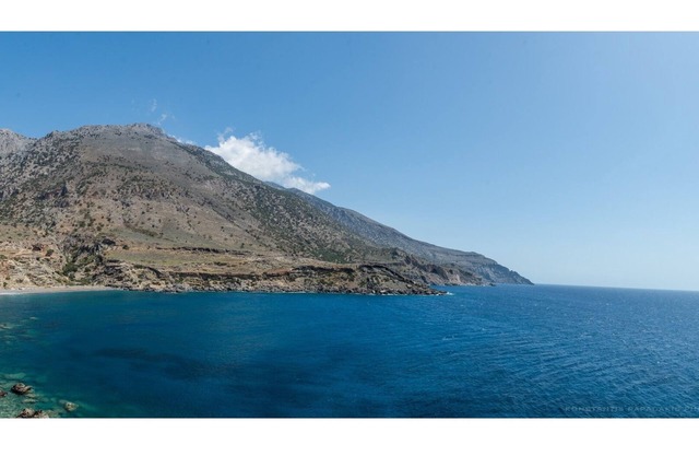 casa de la familia acogedora por el mar