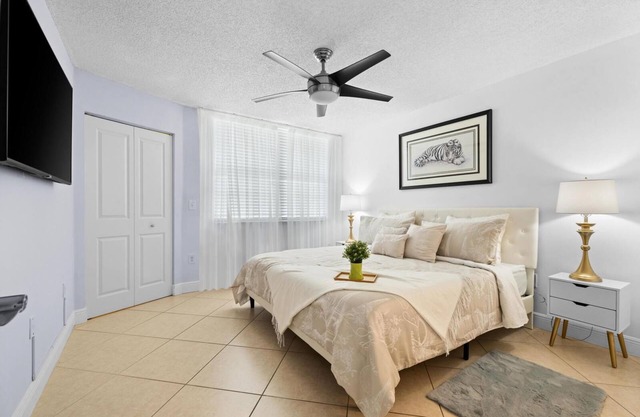 Cozy family retreat 1BD at unique Yacht Club w free parking