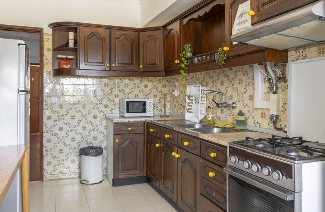 Cozy Family Room 4 in Central Sintra, Steps From Olga Cadaval Cultural Center