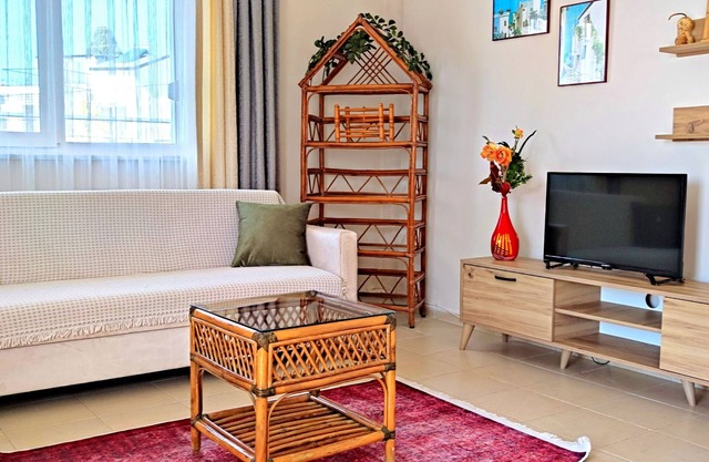 Cozy Family-Sized Condo, 15 min From Fugla Beach