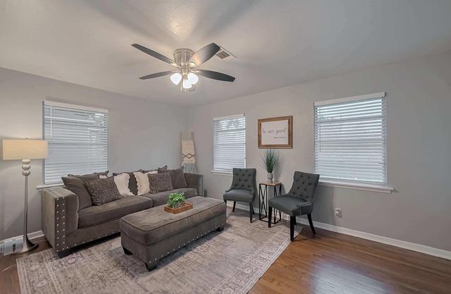 Modern 3BR Home in Spring Branch