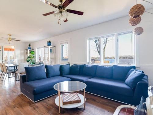 Cozy family waterfront retreat recently renovated