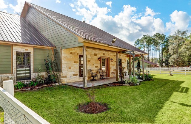 Cozy Farmhouse Getaway with a Pool