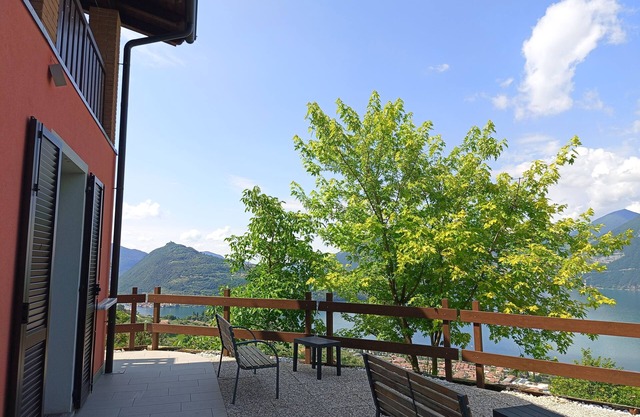 Cozy farmhouse with views of Lake Iseo.Double room "Riva di Solto"