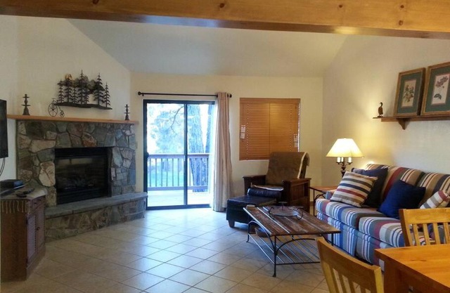 Cozy Flagstaff Home in Cool Pines - Country Club